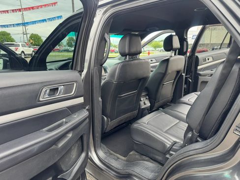 Used 2017 Ford Explorer XLT w/ Equipment Group 202A FWD image 13