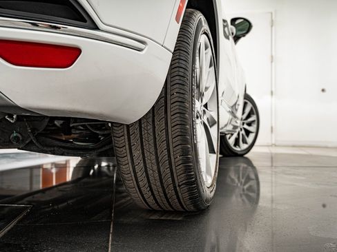 Used 2023 Buick Envision Avenir image 42