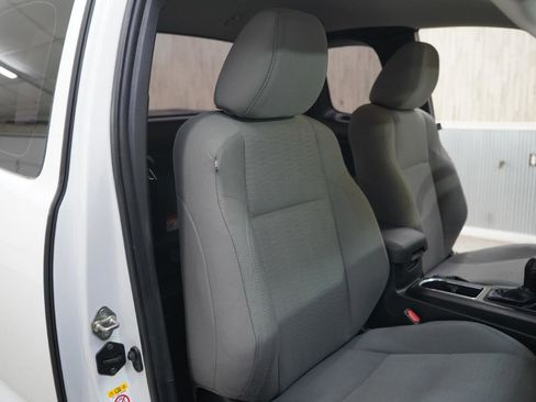 Used 2018 Toyota Tacoma SR image 29