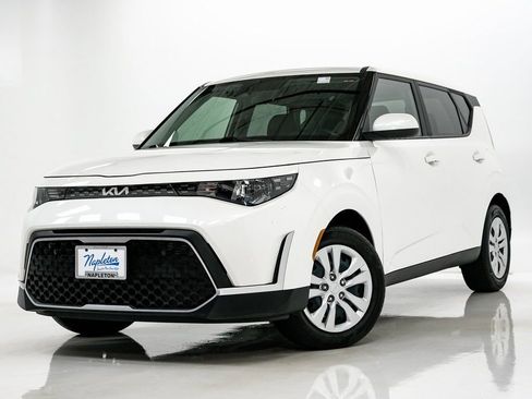 Used 2023 Kia Soul LX image 1
