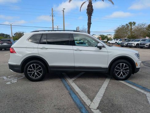 Certified 2020 Volkswagen Tiguan SE w/ Panoramic Sunroof Package image 7