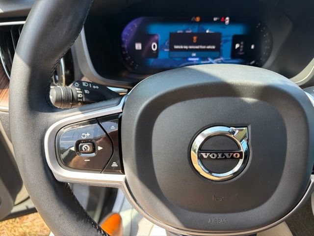 Used 2023 Volvo XC60 B5 Plus w/ Climate Package AWD/4WD image 31