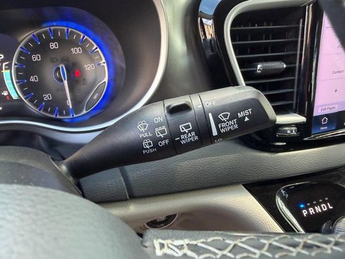 Used 2023 Chrysler Pacifica Touring-L FWD image 29