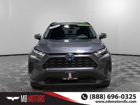 Used 2024 Toyota RAV4 LE AWD/4WD image 10