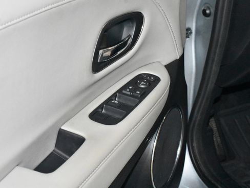 Used 2019 Honda HR-V Touring image 27