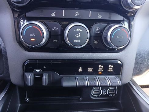 Used 2022 RAM 1500 Big Horn AWD/4WD image 16