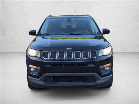 Used 2018 Jeep Compass Latitude w/ Popular Equipment Group AWD/4WD image 2