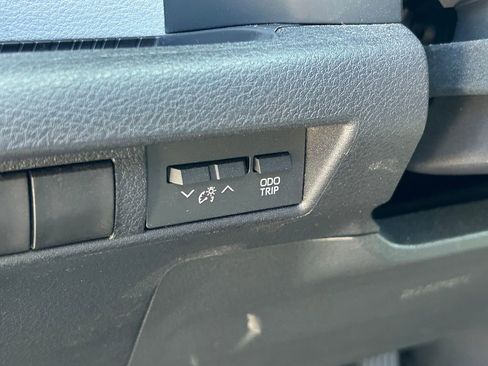 Used 2025 Toyota Sienna XLE image 30