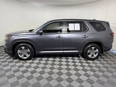 Used 2025 Honda Pilot EX-L image 3