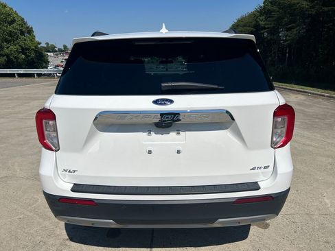 Used 2022 Ford Explorer XLT w/ Equipment Group 202A AWD/4WD image 5