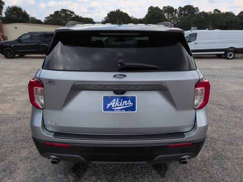 Certified 2022 Ford Explorer XLT w/ Equipment Group 202A RWD image 4
