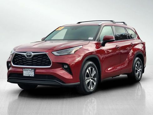Used 2022 Toyota Highlander XLE image 8