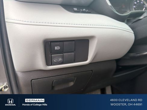 Used 2022 Toyota Highlander XLE AWD/4WD image 16