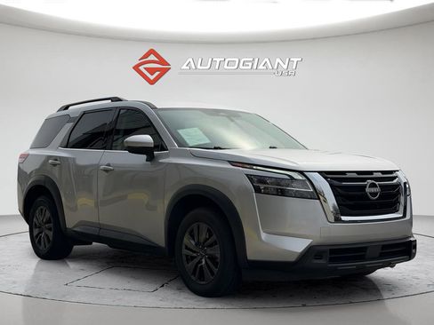 Used 2022 Nissan Pathfinder SV image 13