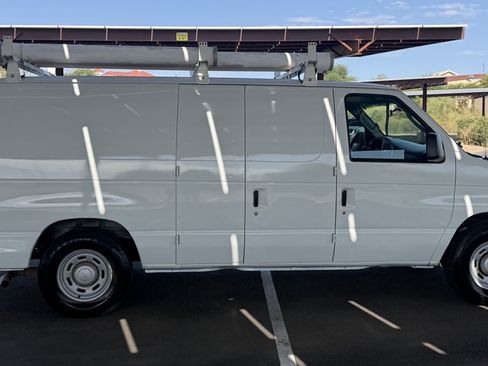 Used 2004 Ford E-150 and Econoline 150 RWD image 7