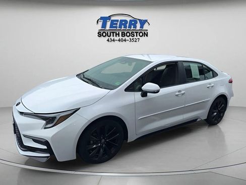 Used 2024 Toyota Corolla SE image 3