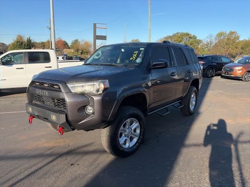 Used 2021 Toyota 4Runner SR5 image 3