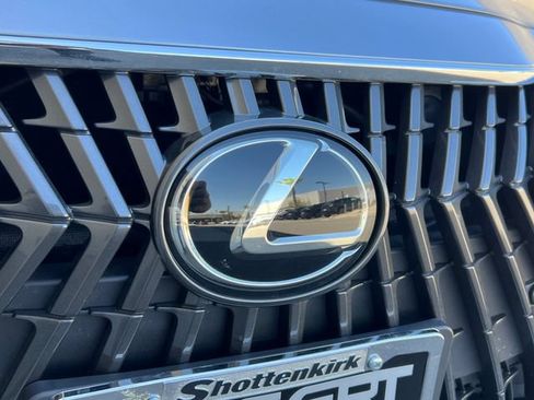 Used 2025 Lexus ES 350 w/ Premium Package FWD image 18