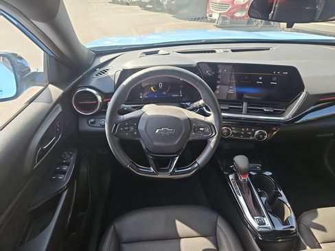 Used 2024 Chevrolet Trax RS w/ Sunroof Package FWD image 13