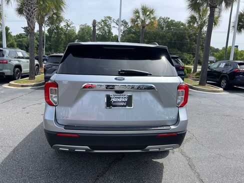 Used 2022 Ford Explorer XLT w/ Equipment Group 202A AWD/4WD image 9
