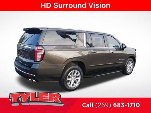 Used 2021 Chevrolet Suburban Premier w/ Premium Package AWD/4WD image 8