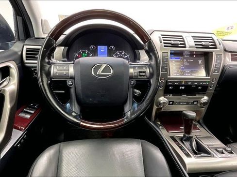 Used 2019 Lexus GX 460 image 4