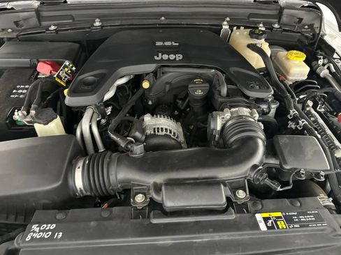 Used 2019 Jeep Wrangler Unlimited Sport S AWD/4WD image 9