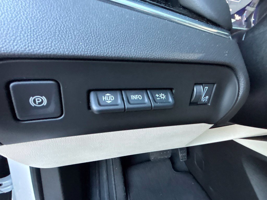 Used 2023 Buick Enclave Avenir w/ Avenir Technology Package FWD image 18