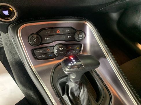Used 2015 Dodge Challenger SXT w/ Driver Convenience Group image 24