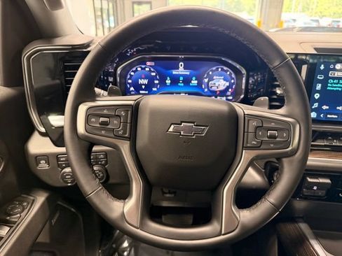 Used 2025 Chevrolet Silverado 1500 LT Trail Boss w/ LT Trail Boss Premium Package AWD/4WD image 32