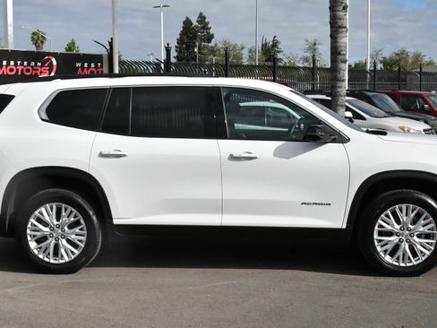 Used 2024 GMC Acadia Elevation image 9