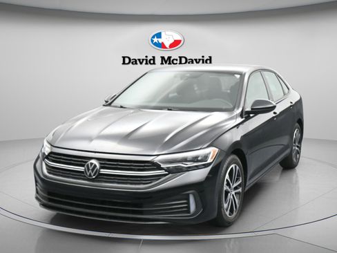 Used 2024 Volkswagen Jetta Sport FWD image 4