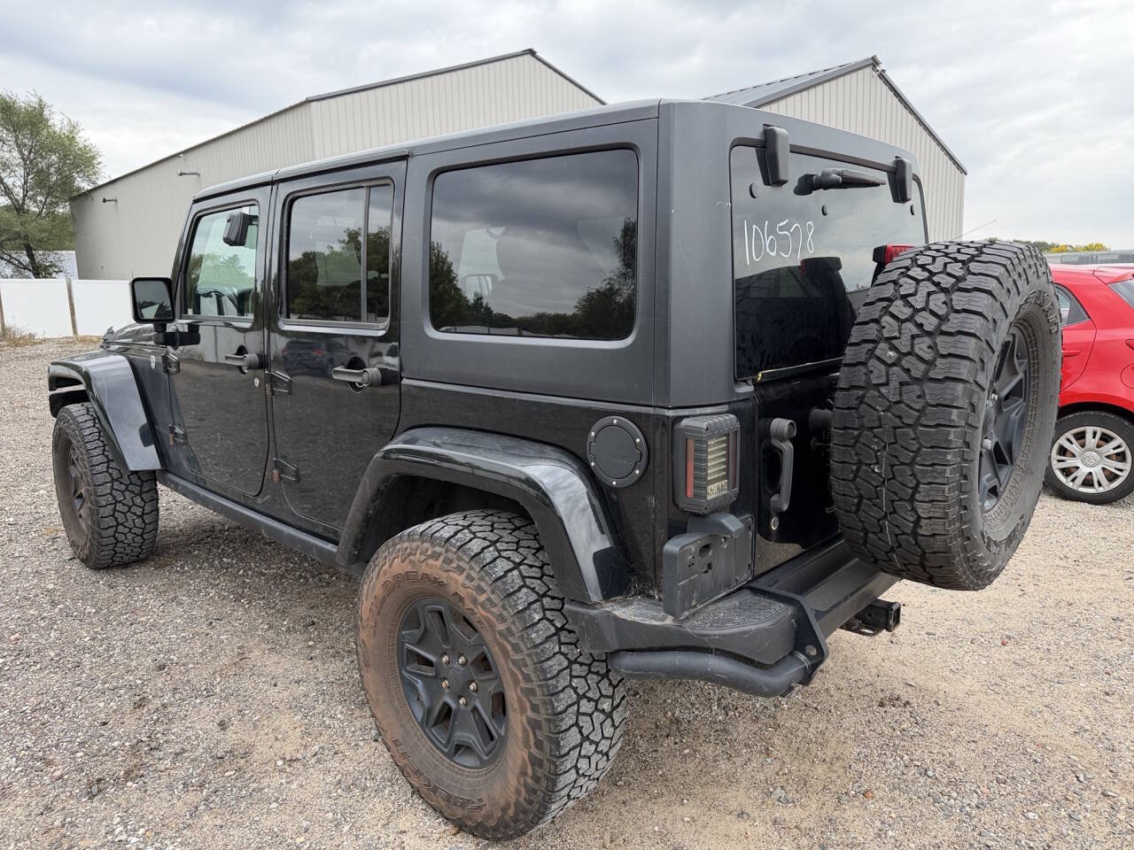Used 2016 Jeep Wrangler Unlimited Sahara AWD/4WD image 3