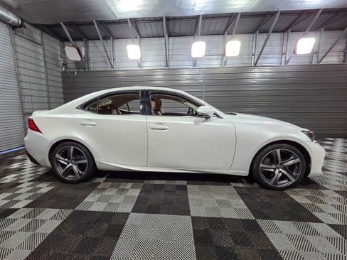 Used 2018 Lexus IS 300 image 9