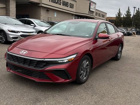 Used 2024 Hyundai Elantra SEL image 1