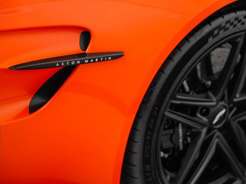 Used 2025 Aston Martin V8 Vantage Coupe image 9