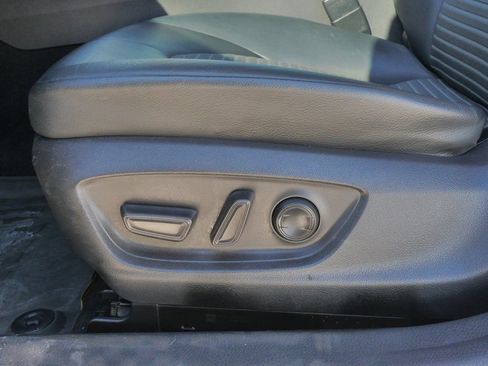 Used 2020 Toyota Camry SE image 20