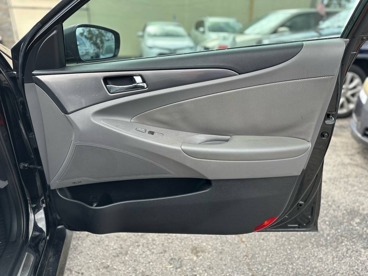 Used 2014 Hyundai Sonata Limited w/ Panoramic Sunroof Package 02 FWD image 28
