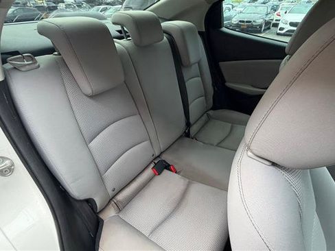 Used 2019 Toyota Yaris L FWD image 19