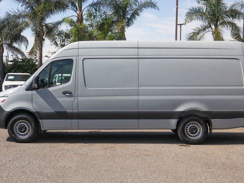 Used 2020 Mercedes-Benz Sprinter 2500 w/ Cargo Protection Package image 5