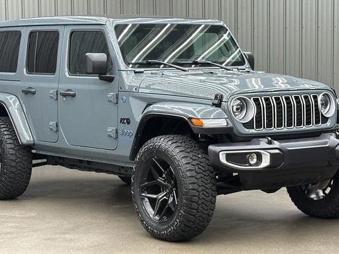 Used 2025 Jeep Wrangler Unlimited Sahara w/ Safety Group AWD/4WD image 7