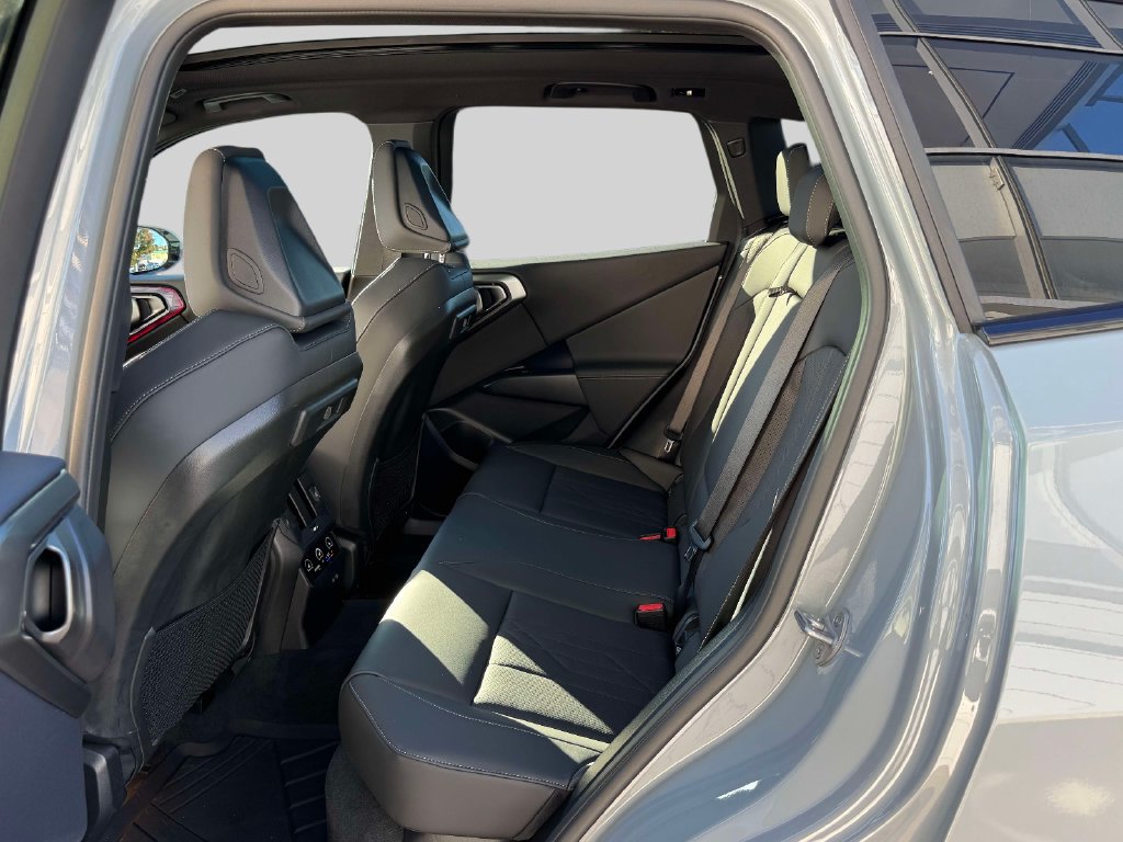 Certified 2026 BMW X3 xDrive30i w/ M Sport Package AWD/4WD image 13