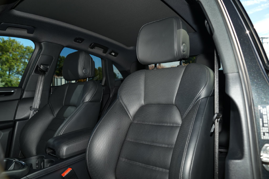 Certified 2026 Porsche Macan AWD/4WD image 22