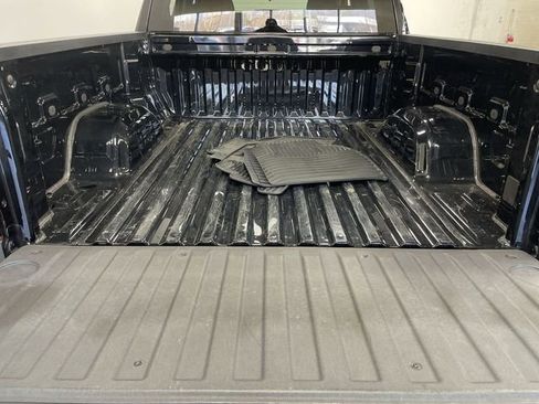 Used 2022 Chevrolet Silverado 1500 LT image 25