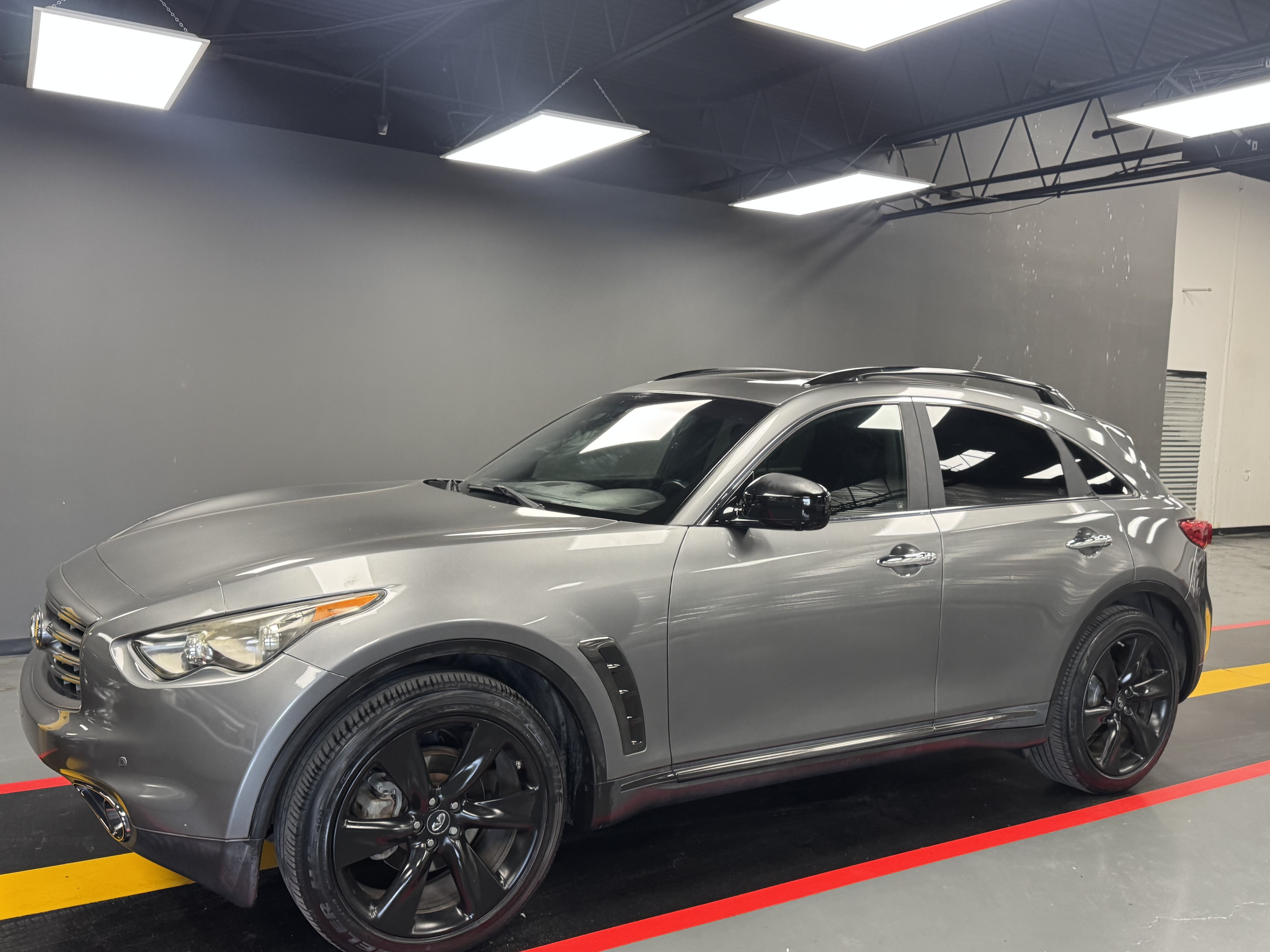 Used 2015 INFINITI QX70 2WD w/ Premium Package image 2