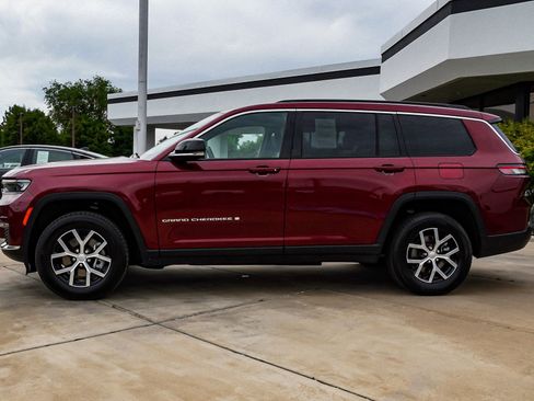 Used 2024 Jeep Grand Cherokee L Limited w/ Trailer Tow Package AWD/4WD image 5