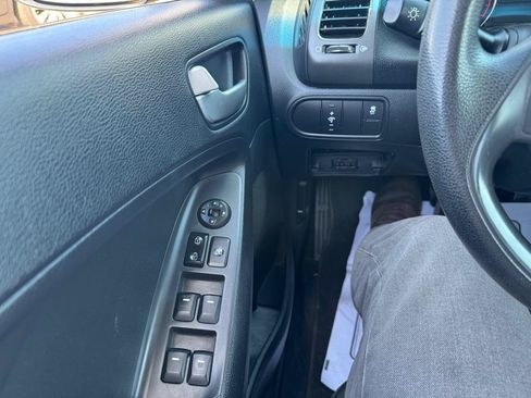 Used 2017 Kia Forte LX FWD image 8