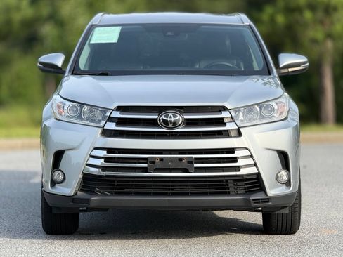 Used 2018 Toyota Highlander XLE AWD/4WD image 3