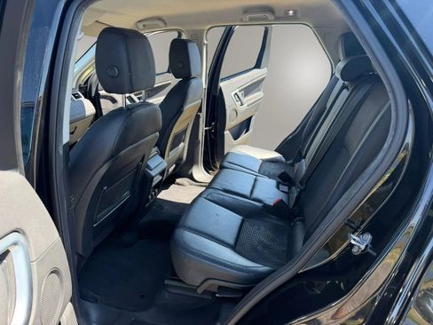 Used 2017 Land Rover Discovery Sport SE image 17