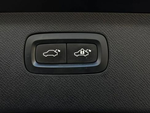 Used 2016 Volvo XC90 T6 Momentum w/ Momentum Plus Package image 15